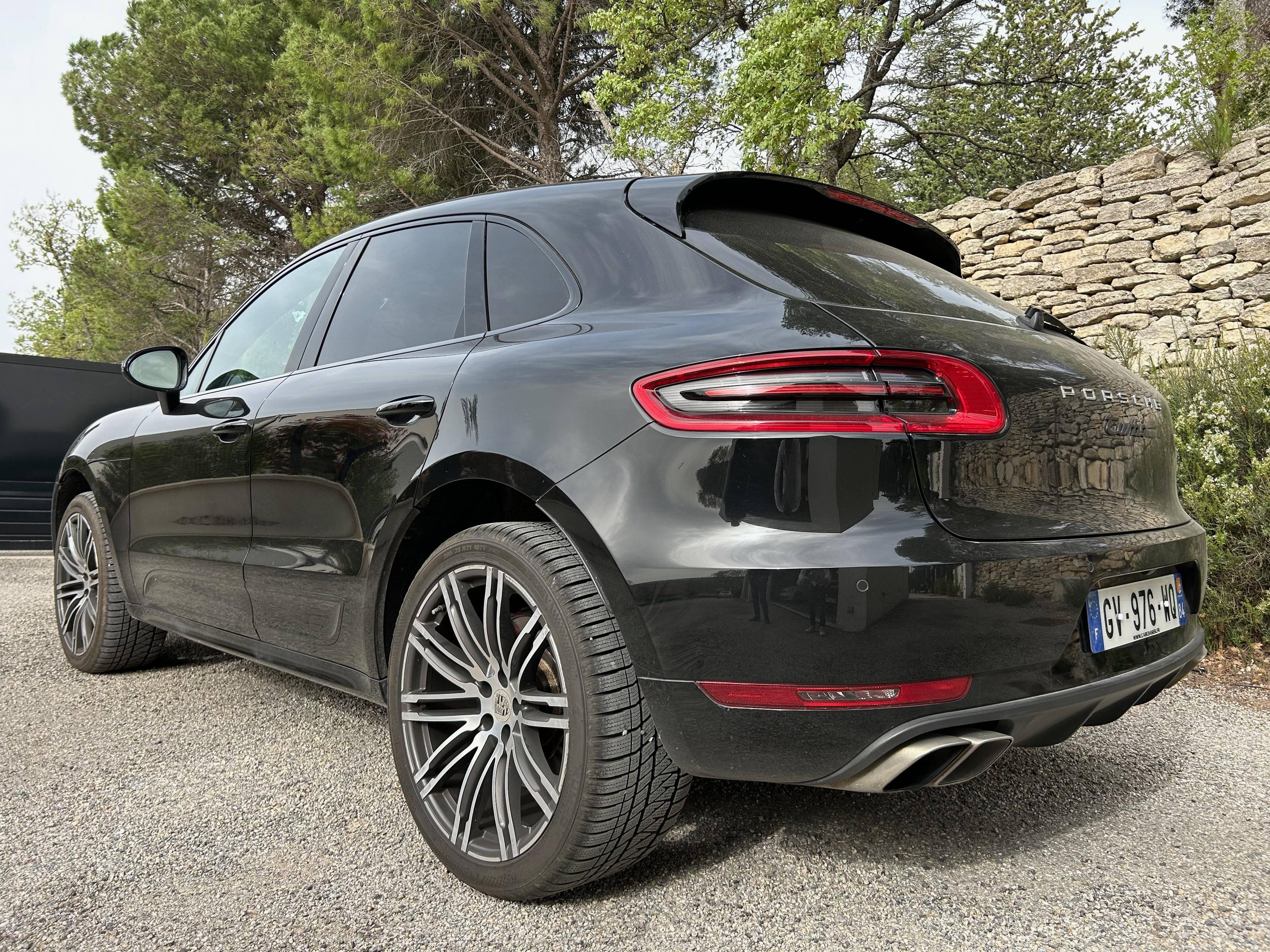 PORSCHE MACAN