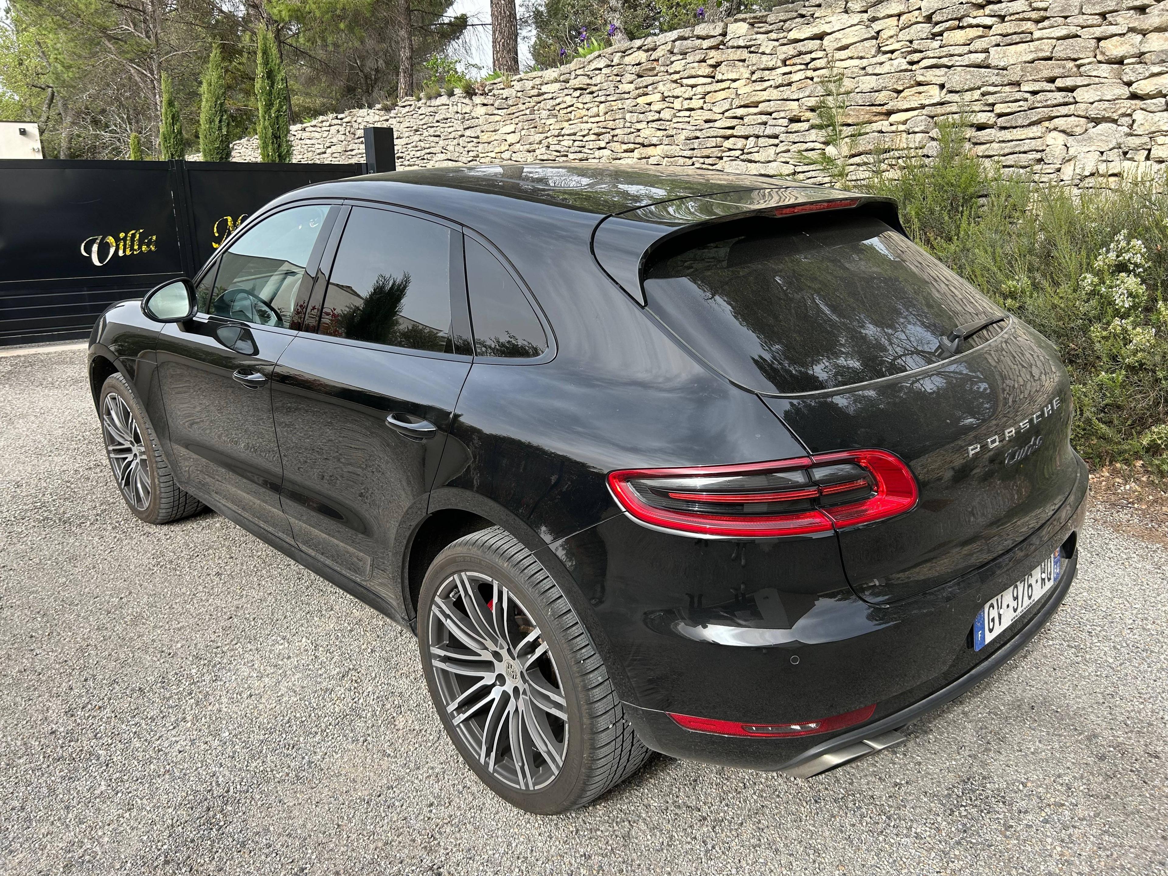 PORSCHE MACAN