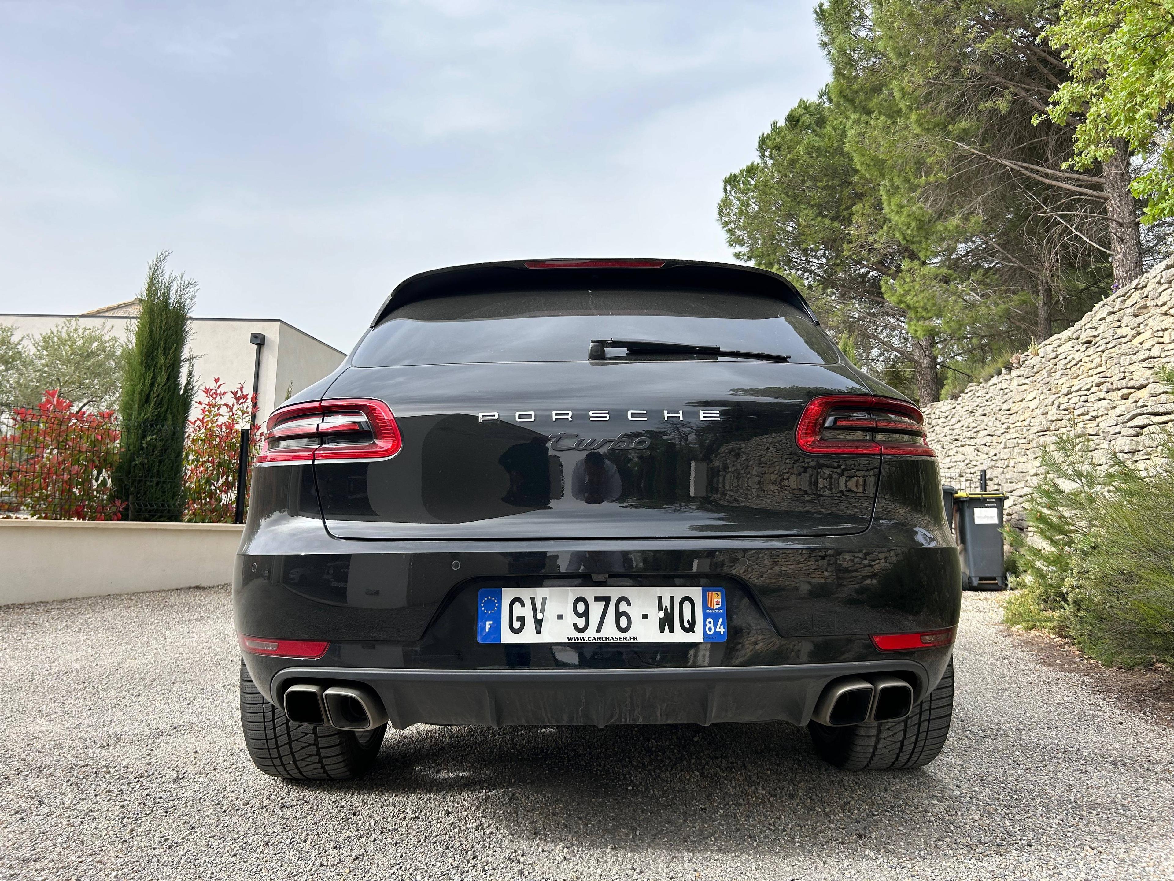 PORSCHE MACAN