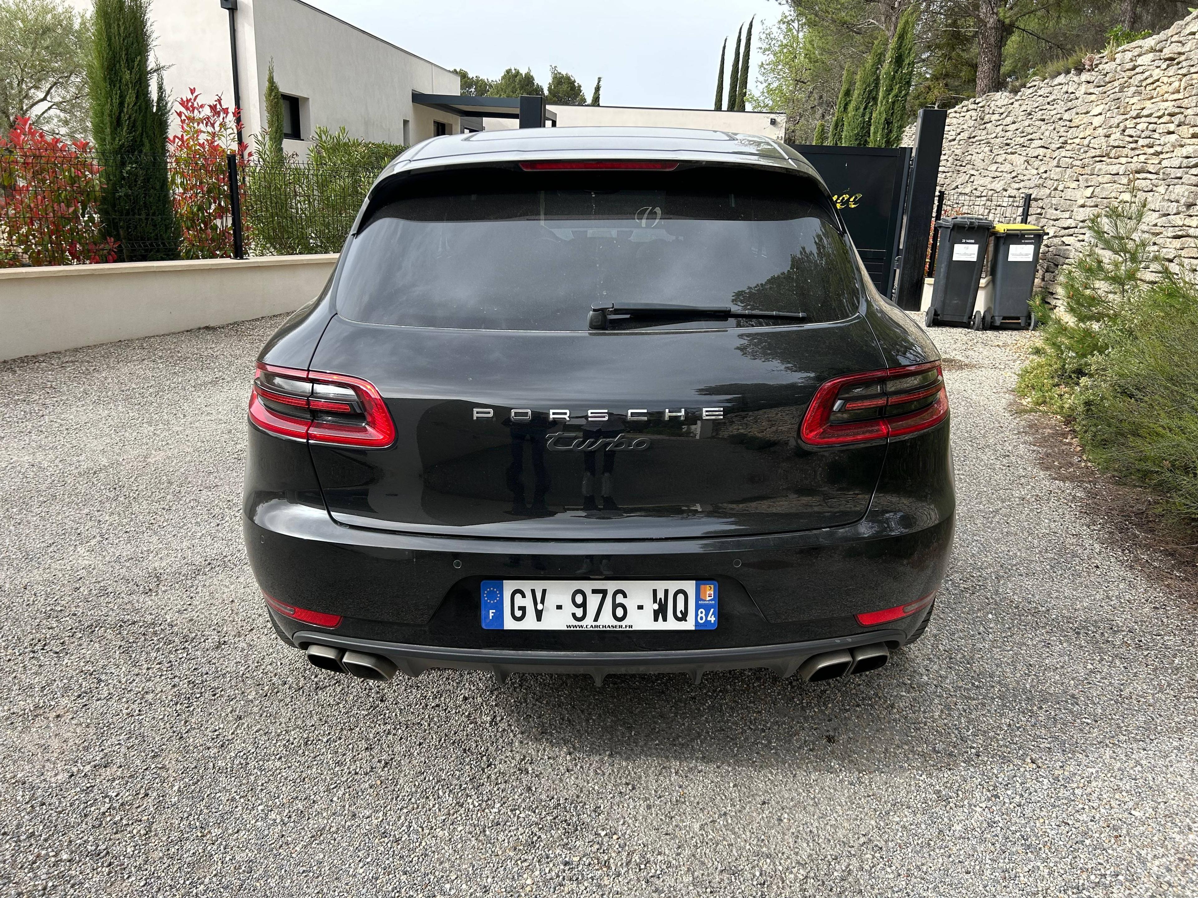 PORSCHE MACAN