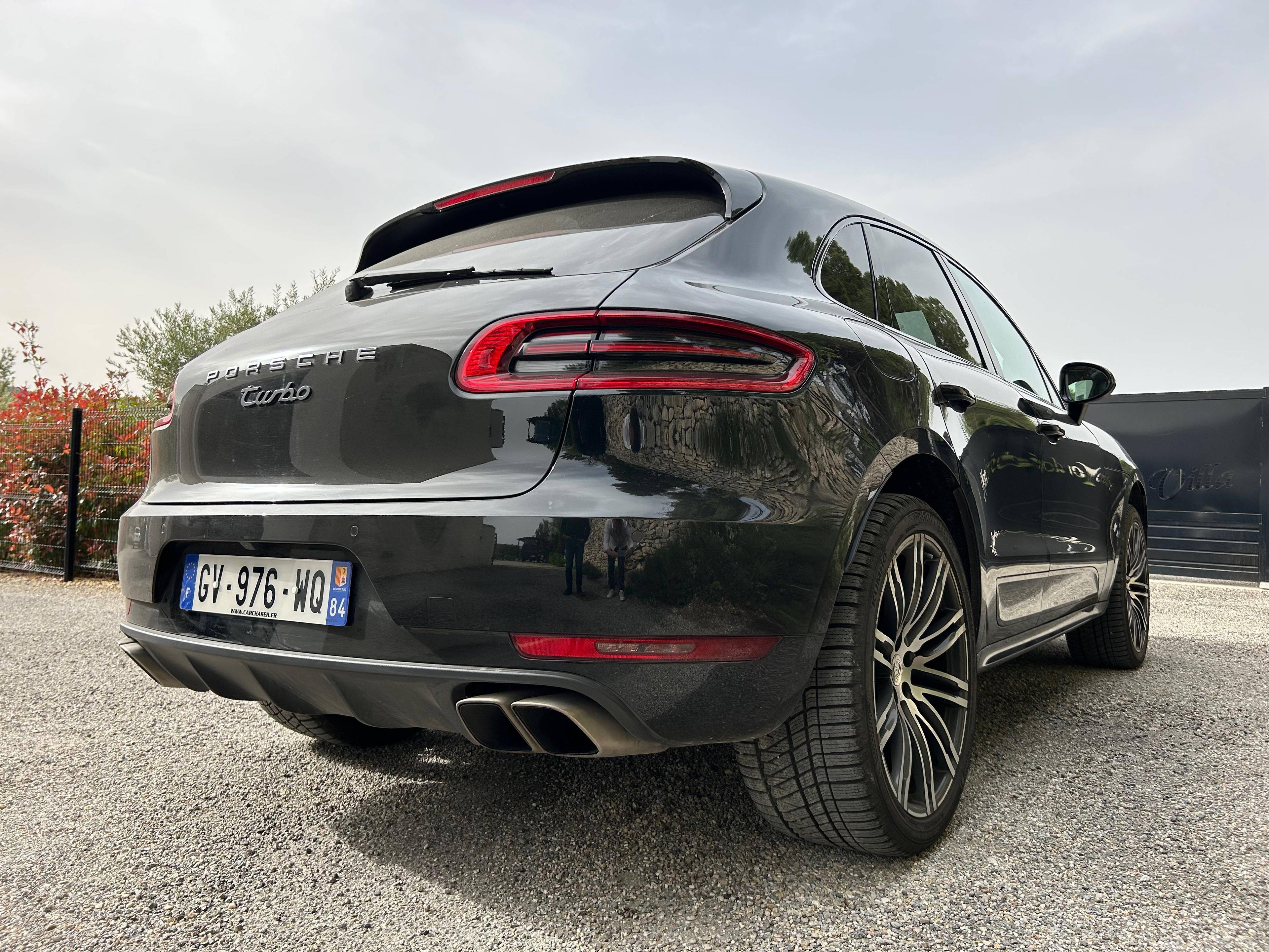 PORSCHE MACAN