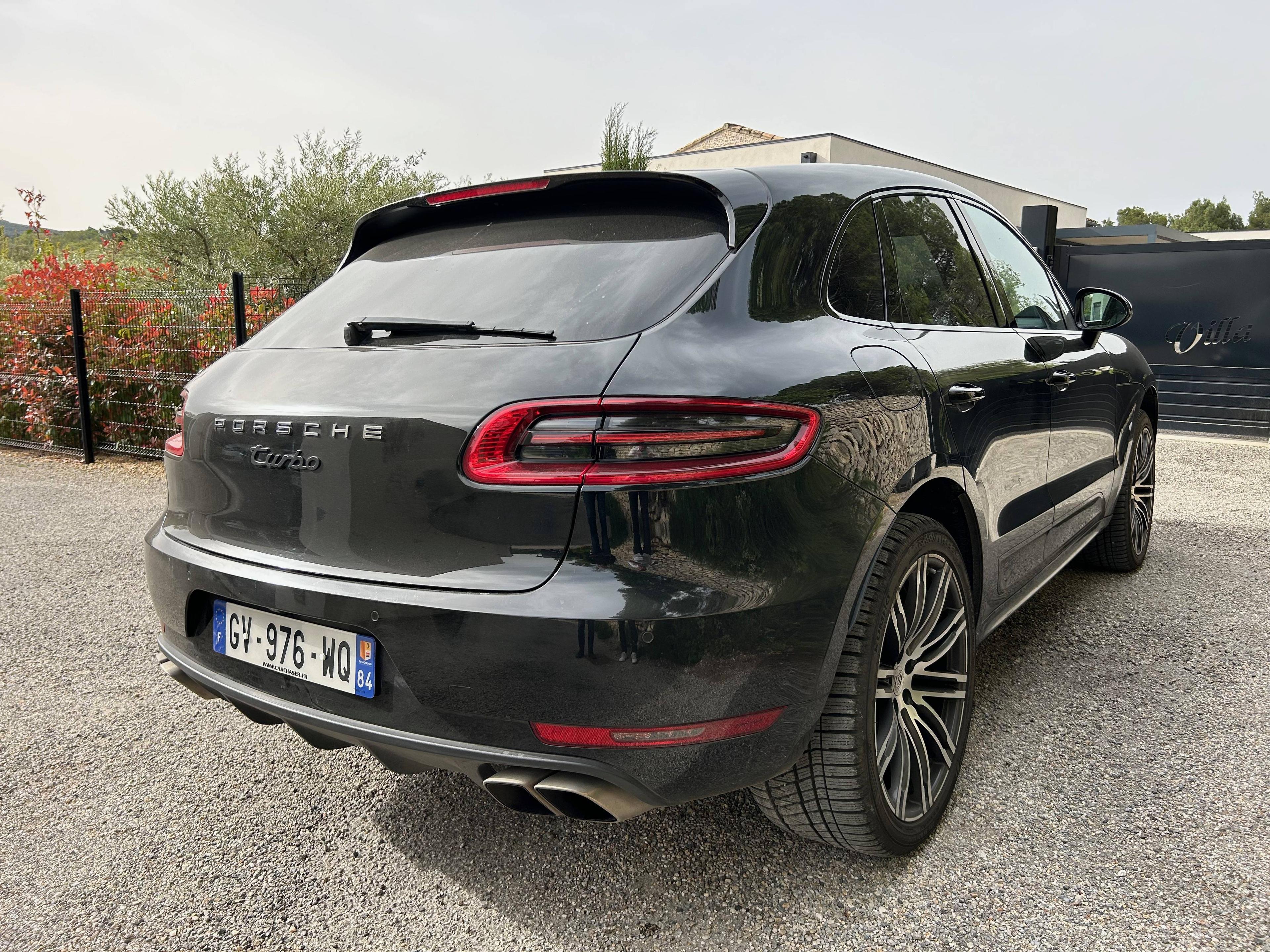 PORSCHE MACAN