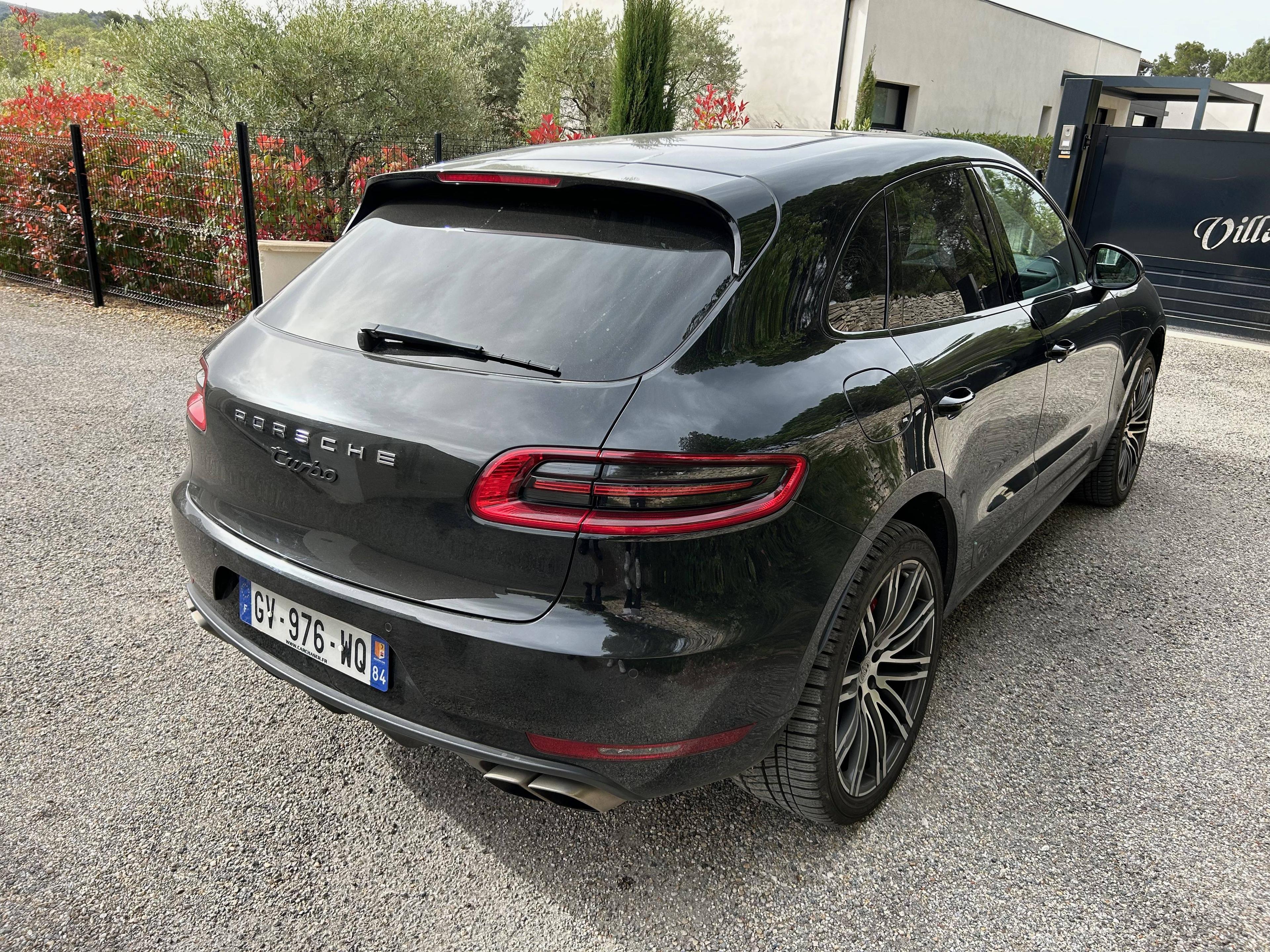 PORSCHE MACAN