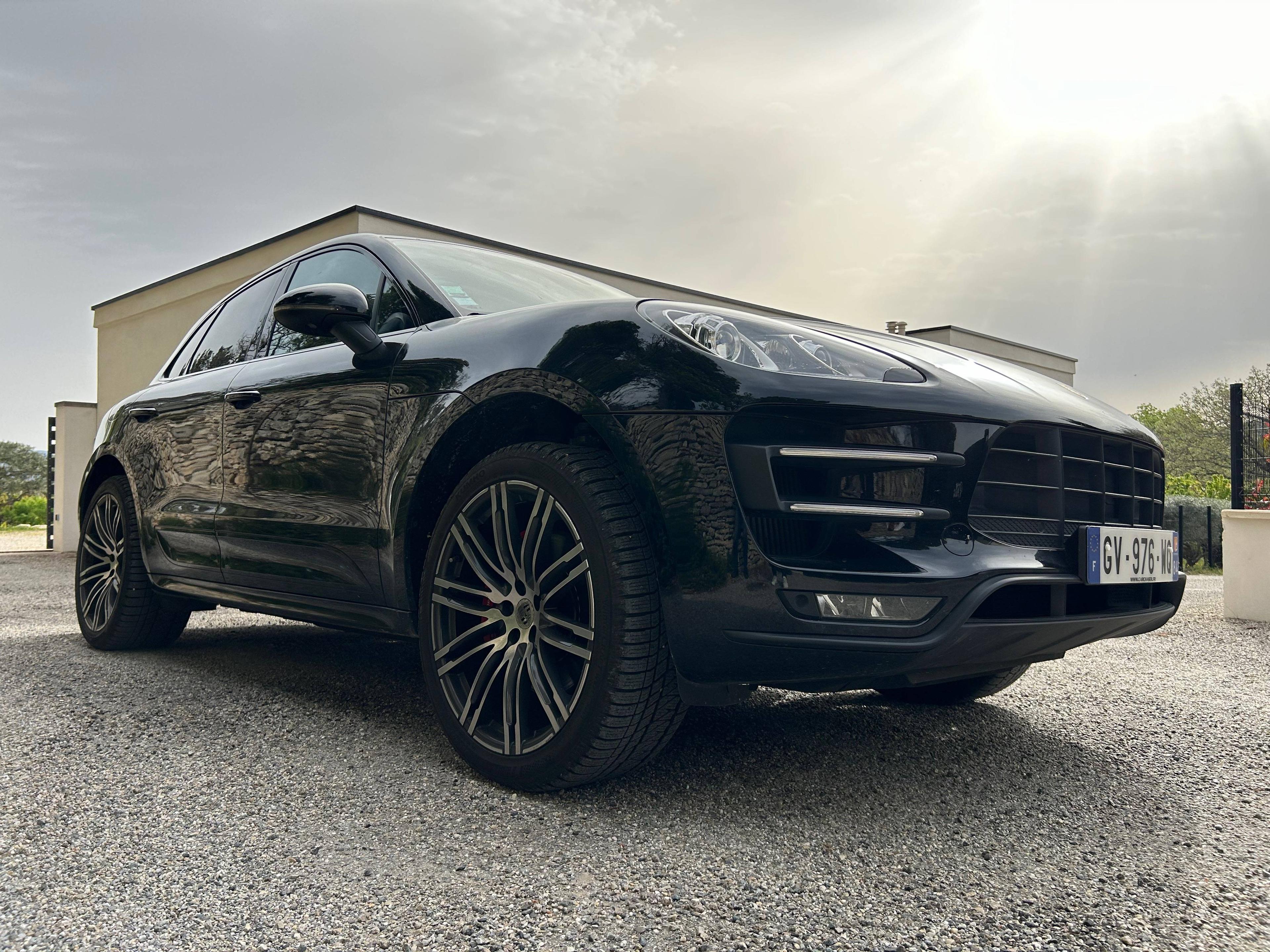 PORSCHE MACAN