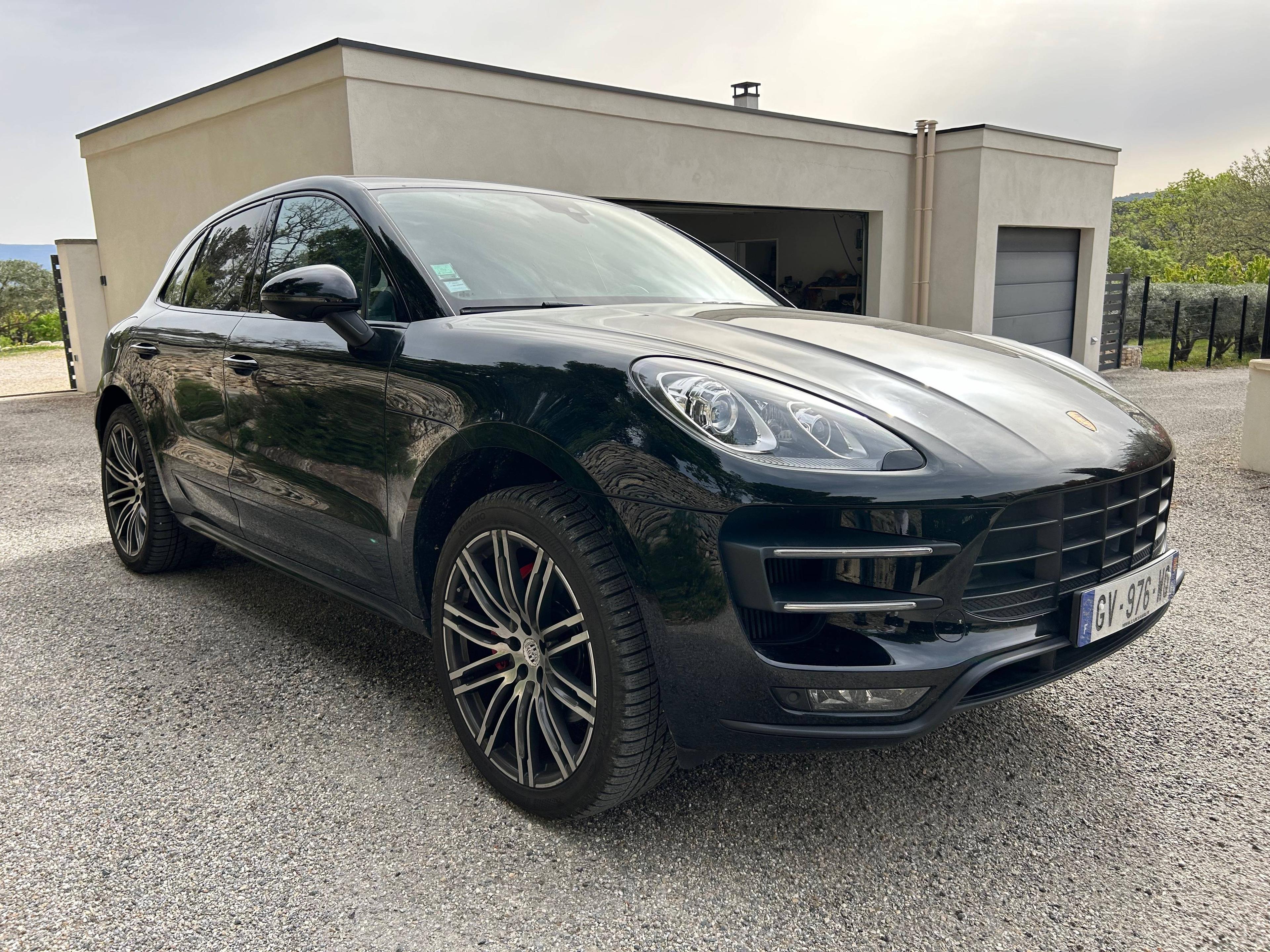 PORSCHE MACAN