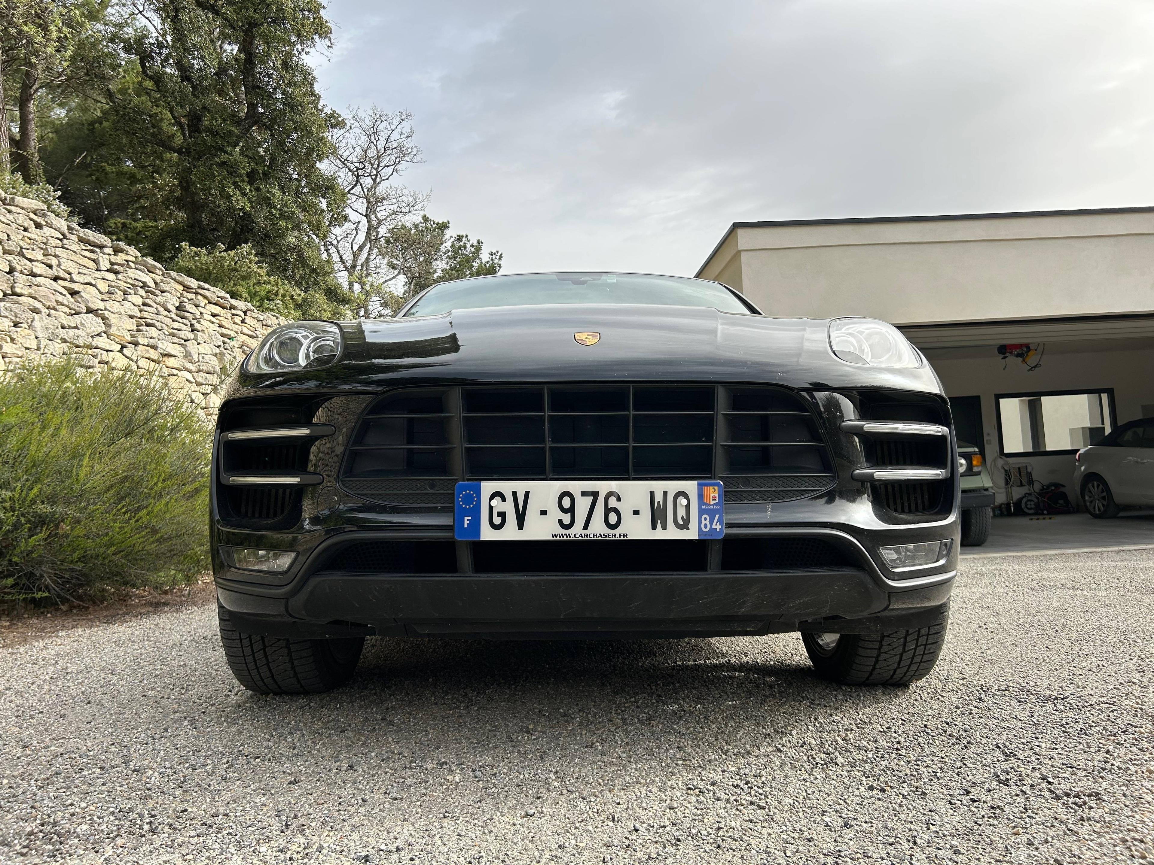 PORSCHE MACAN