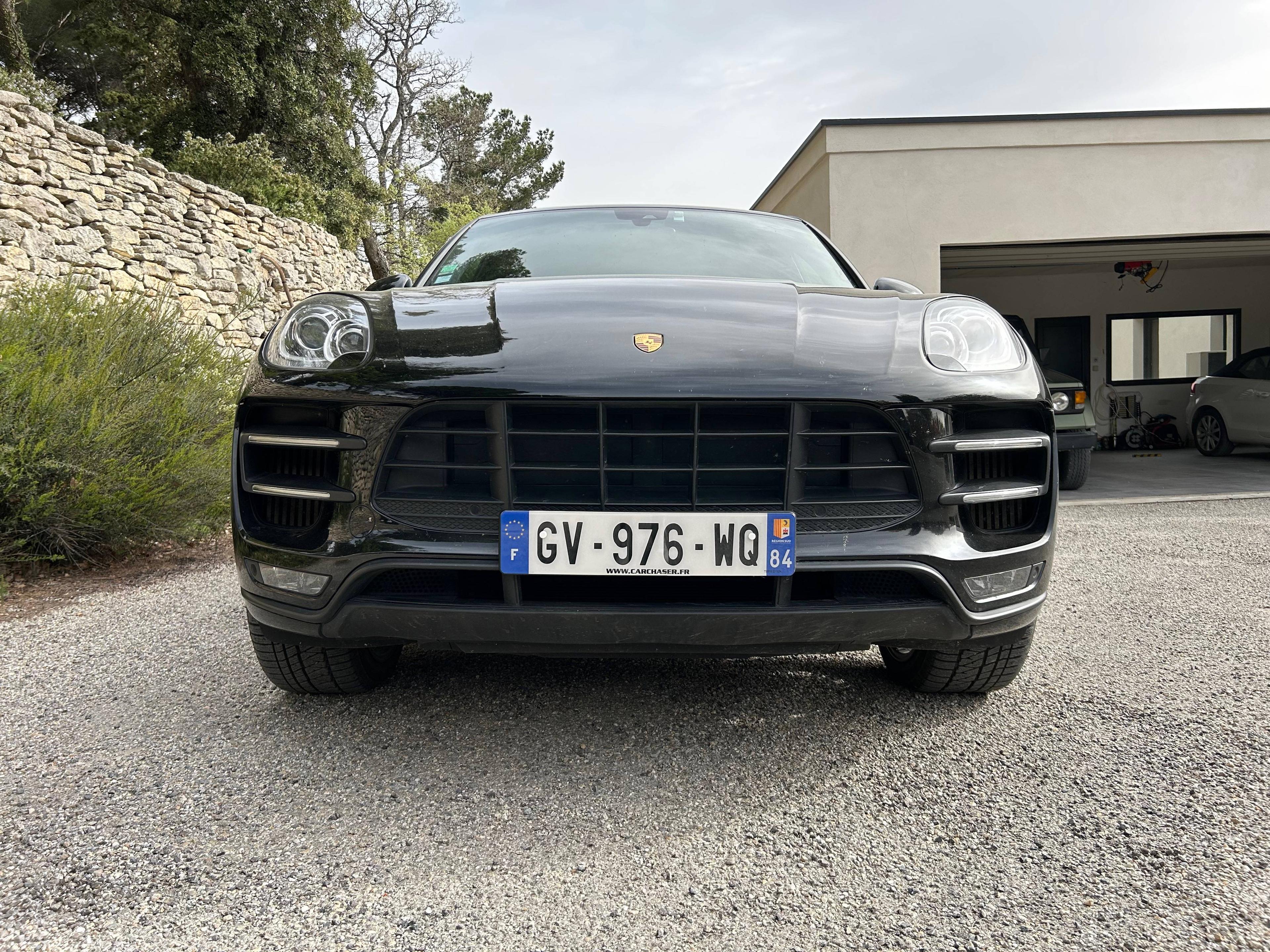 PORSCHE MACAN