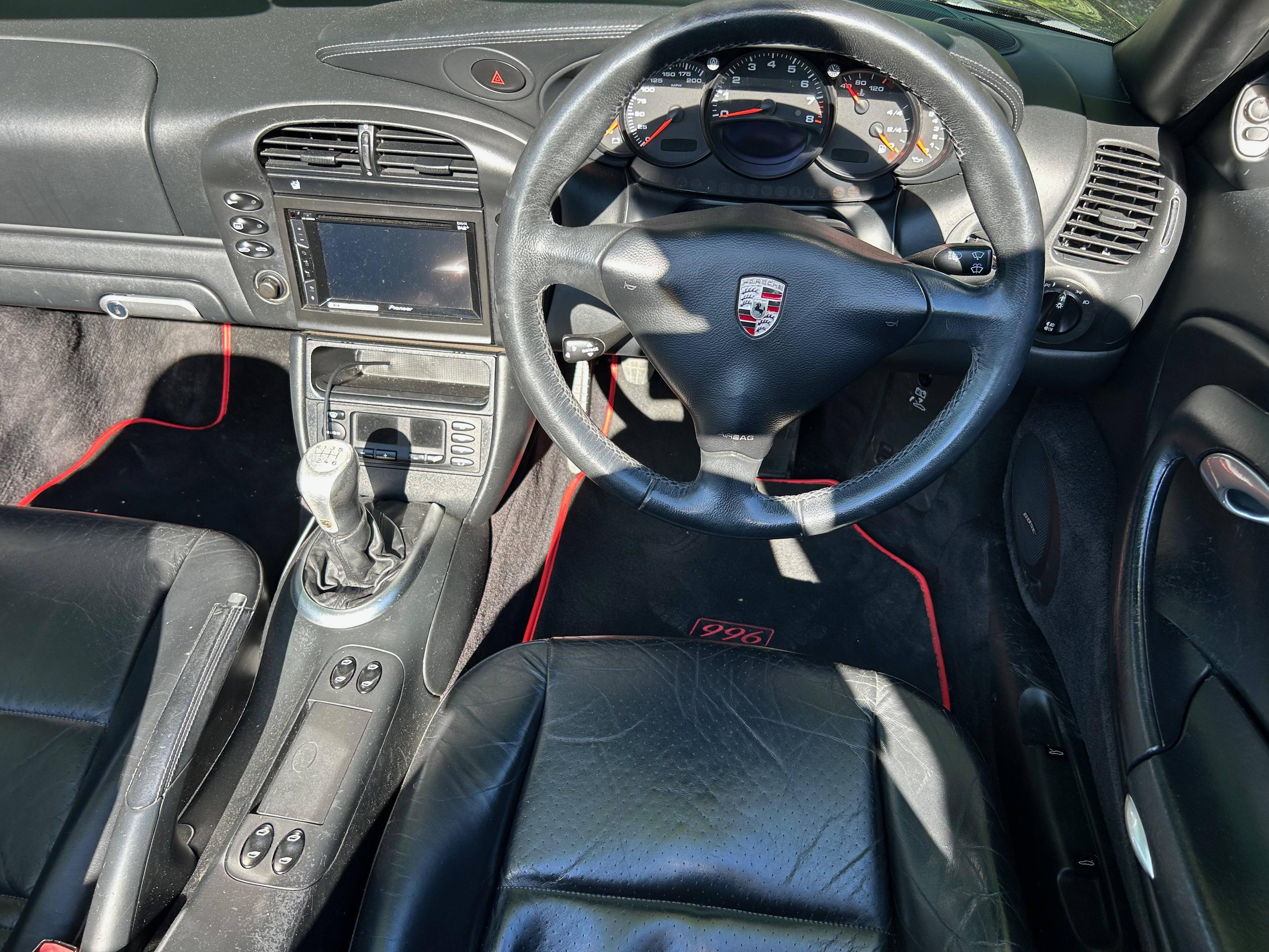 PORSCHE 911