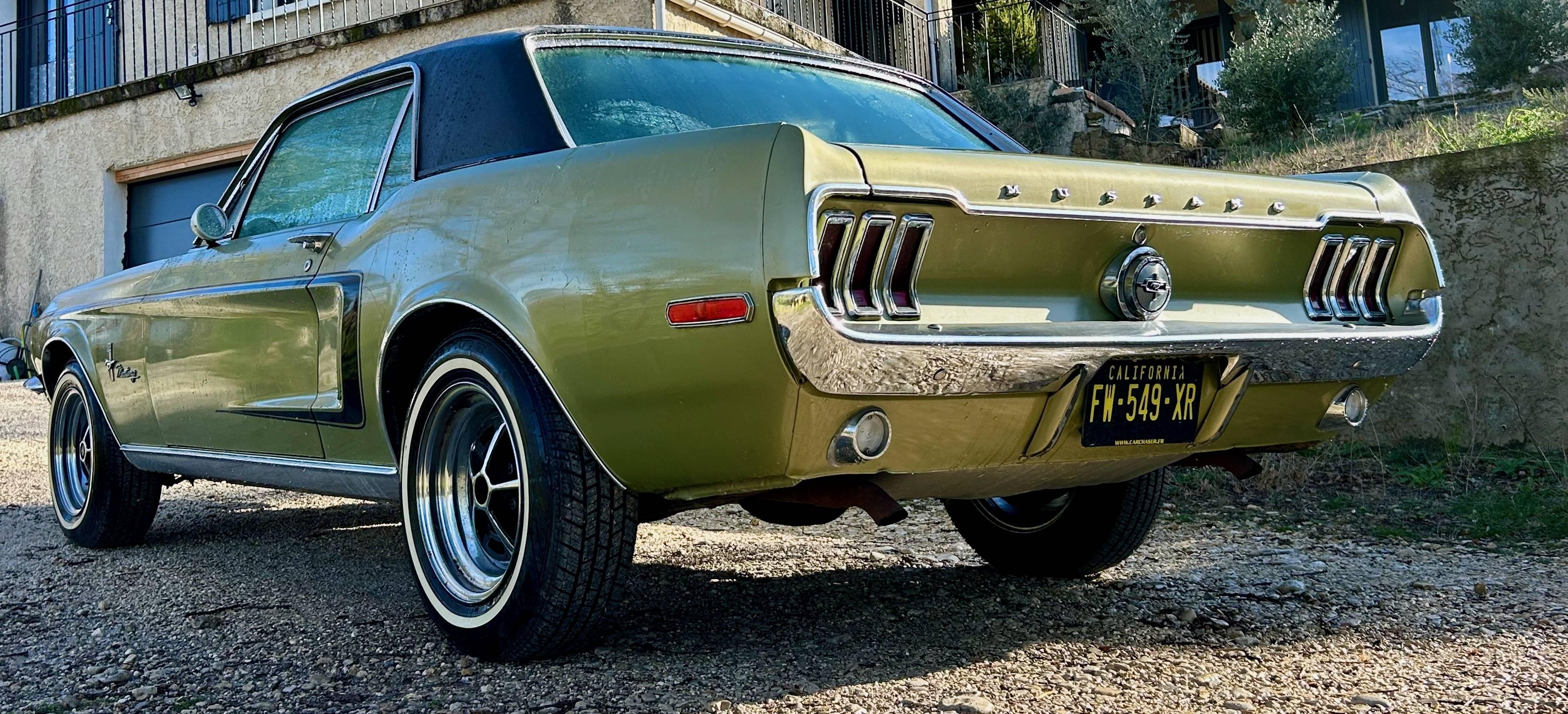 FORD MUSTANG CONVERTIBLE