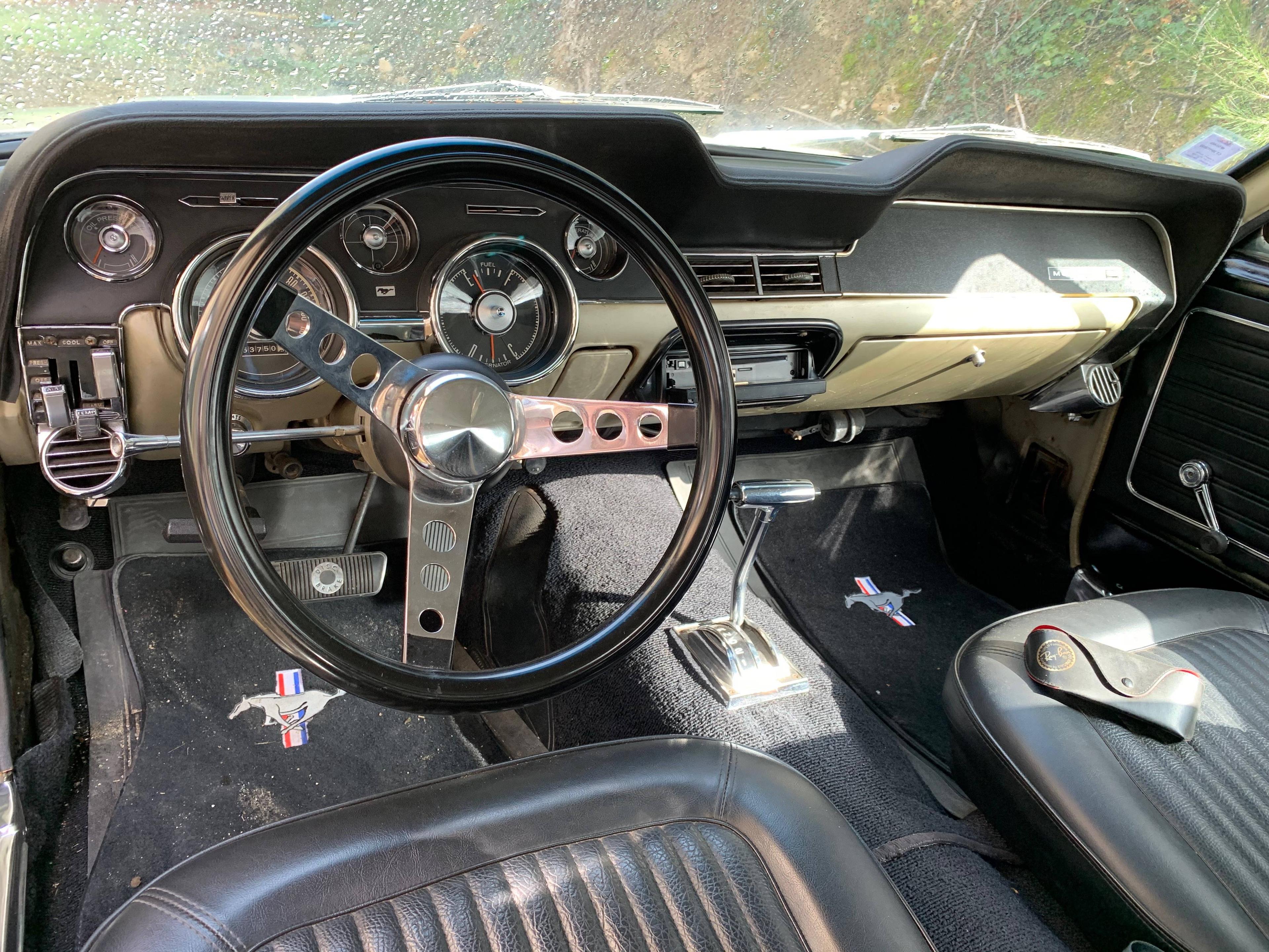FORD MUSTANG CONVERTIBLE
