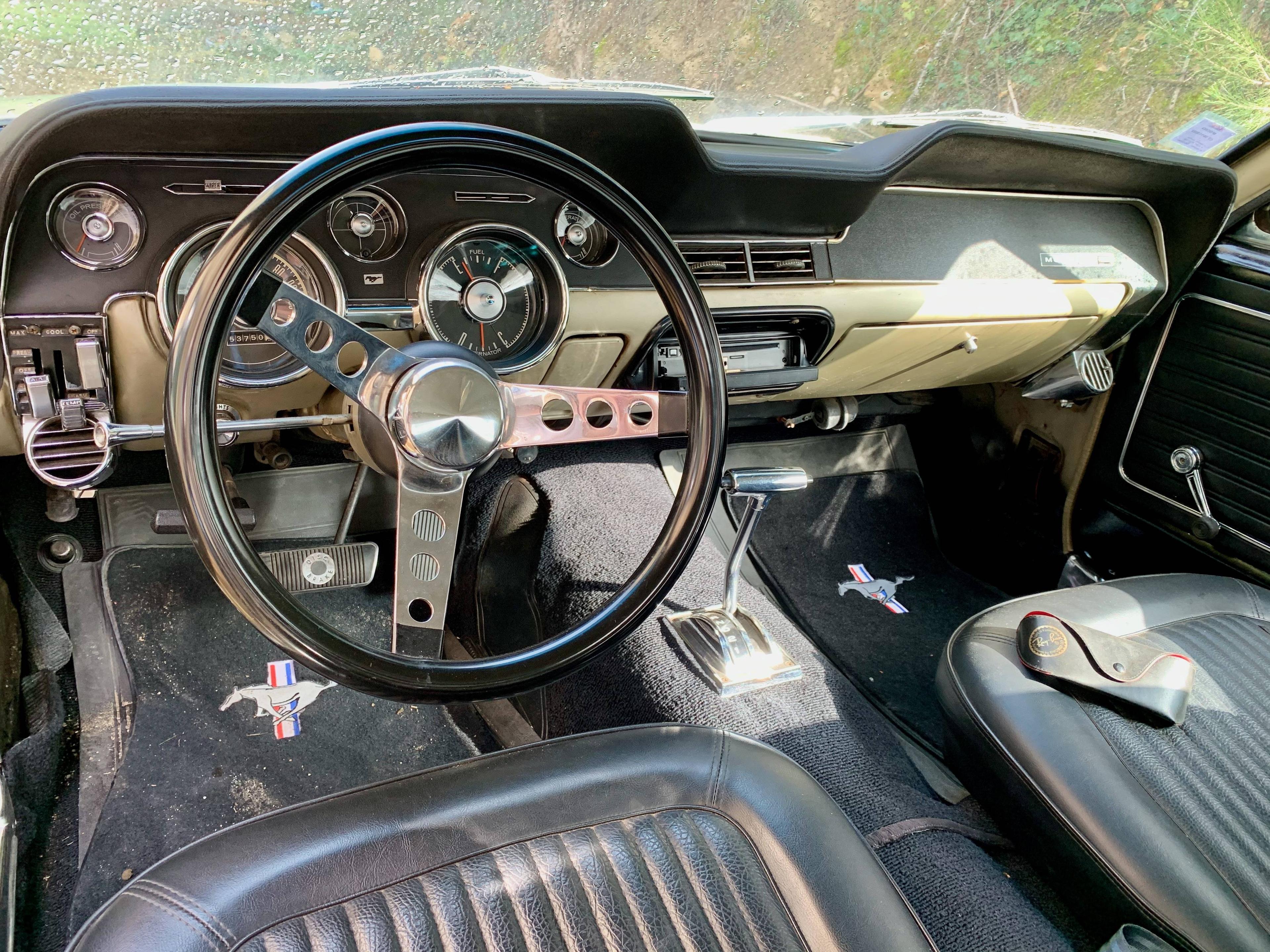 FORD MUSTANG CONVERTIBLE