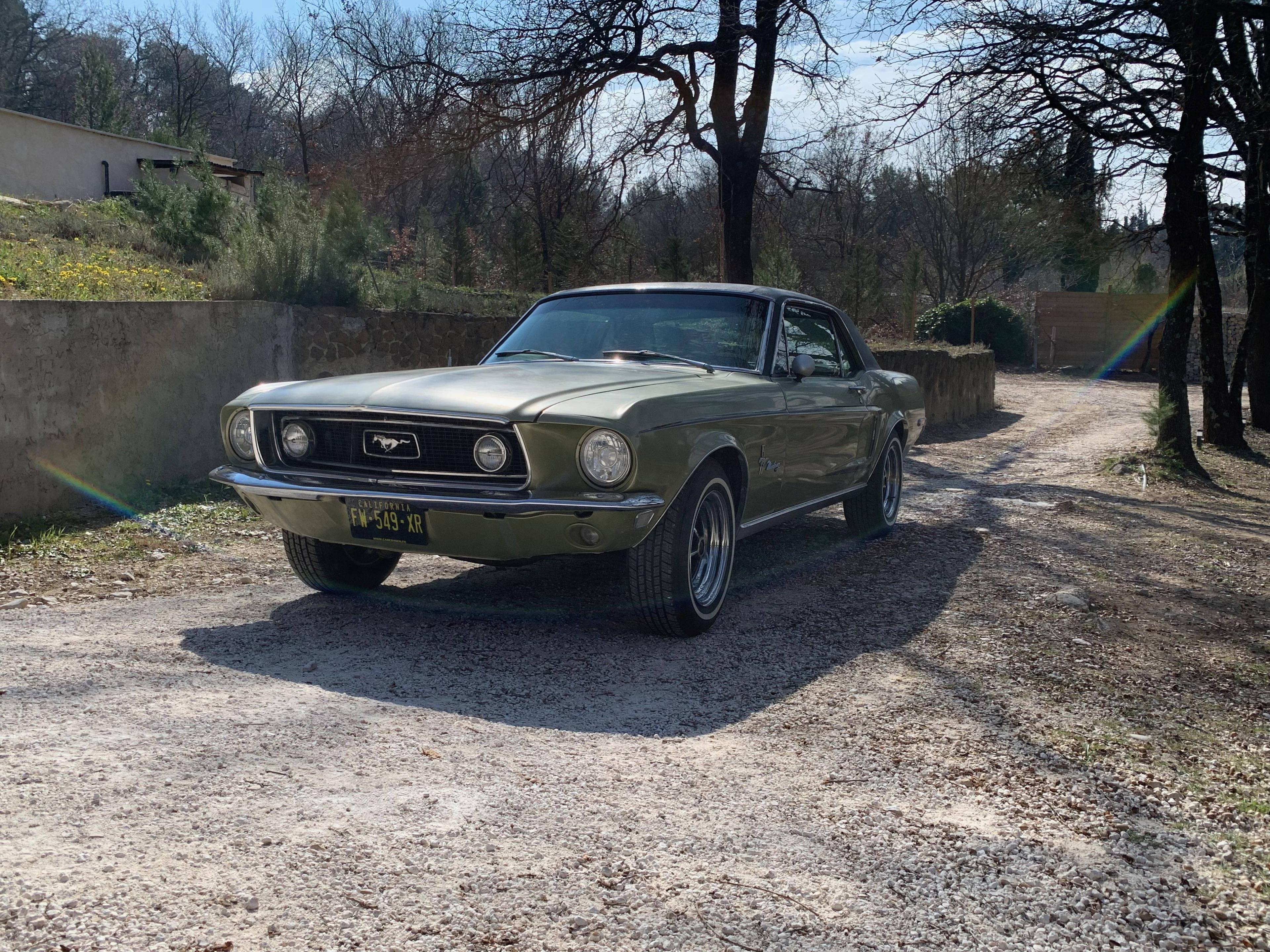 FORD MUSTANG CONVERTIBLE