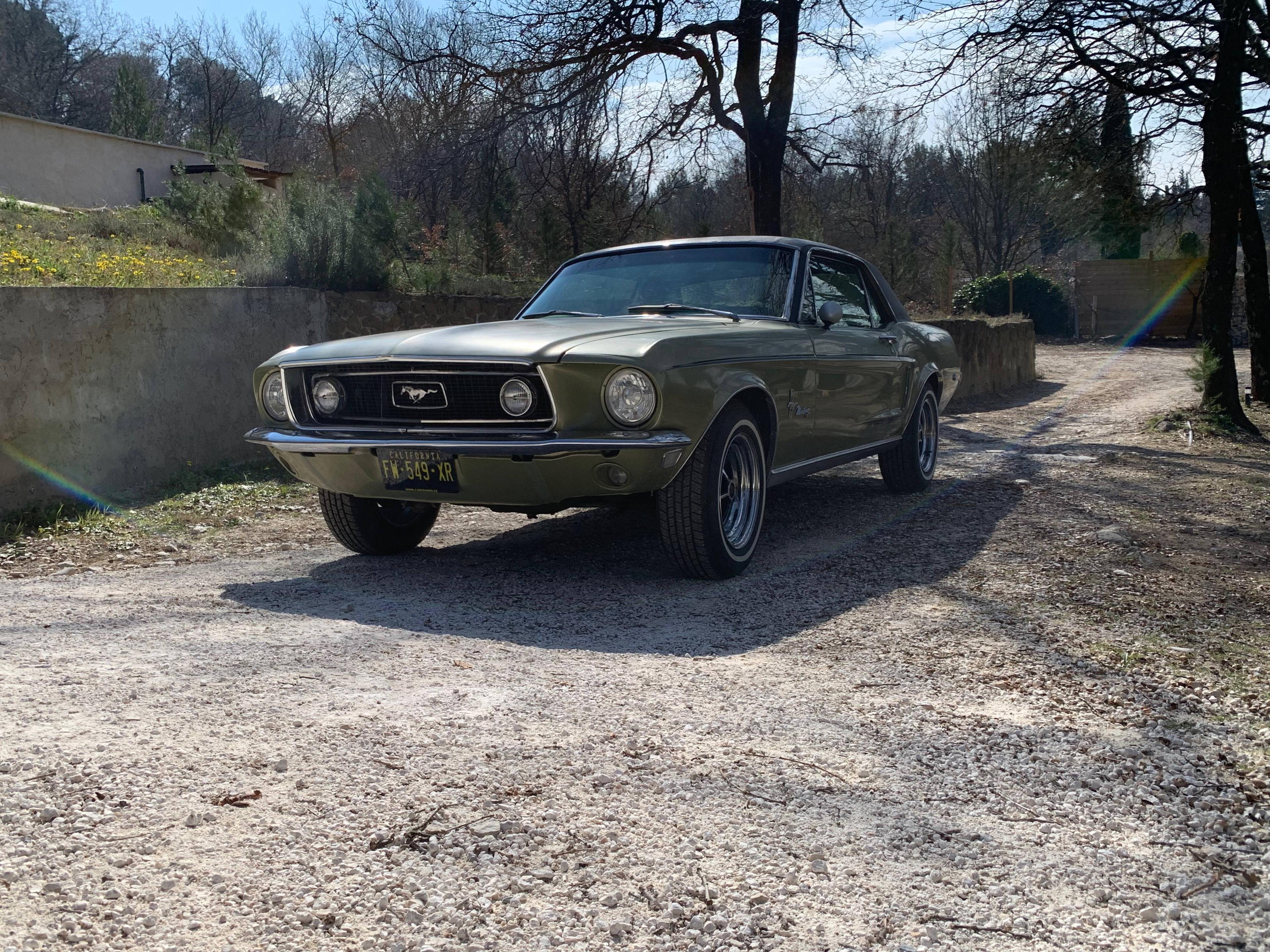 FORD MUSTANG CONVERTIBLE