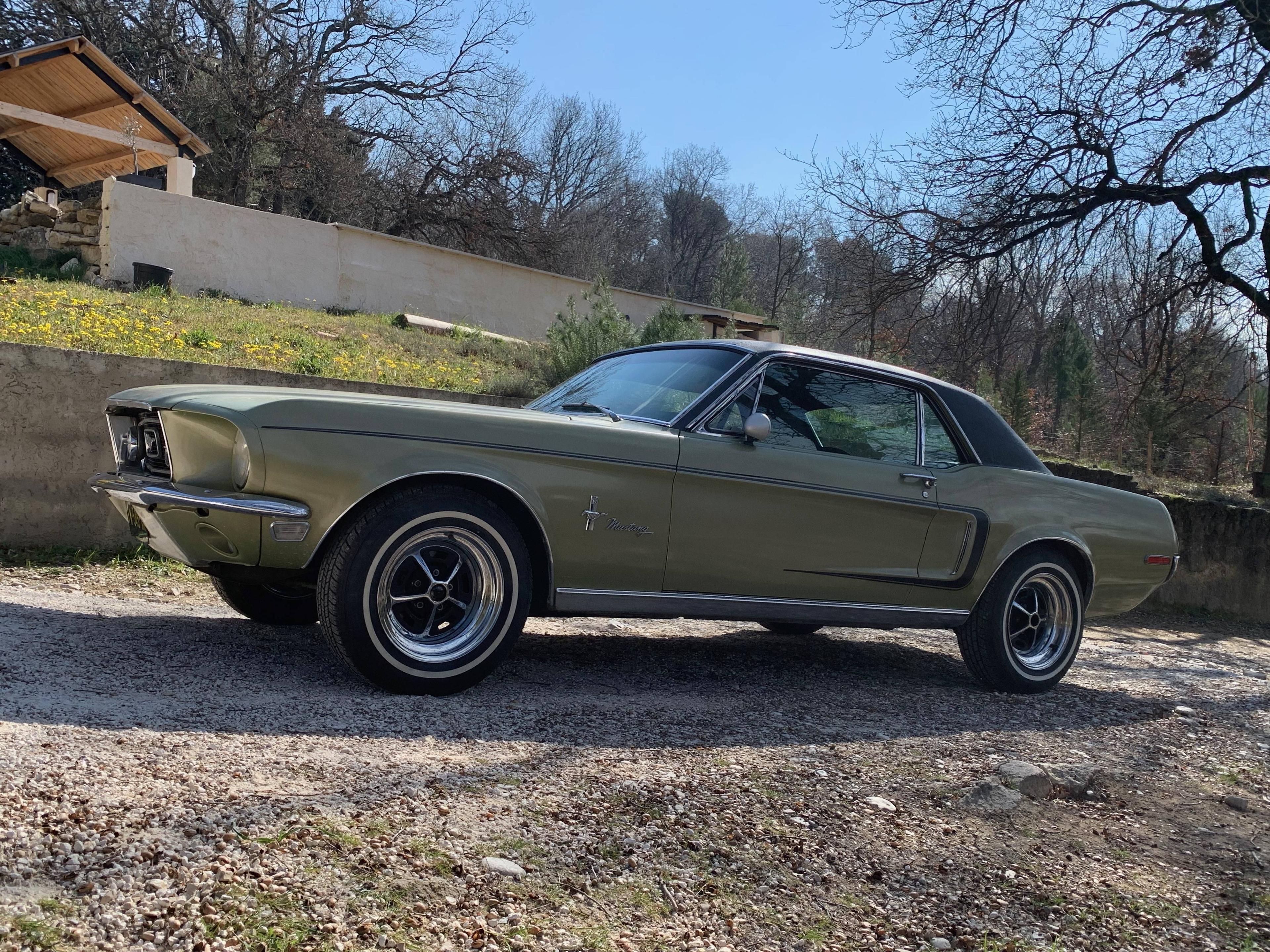 FORD MUSTANG CONVERTIBLE