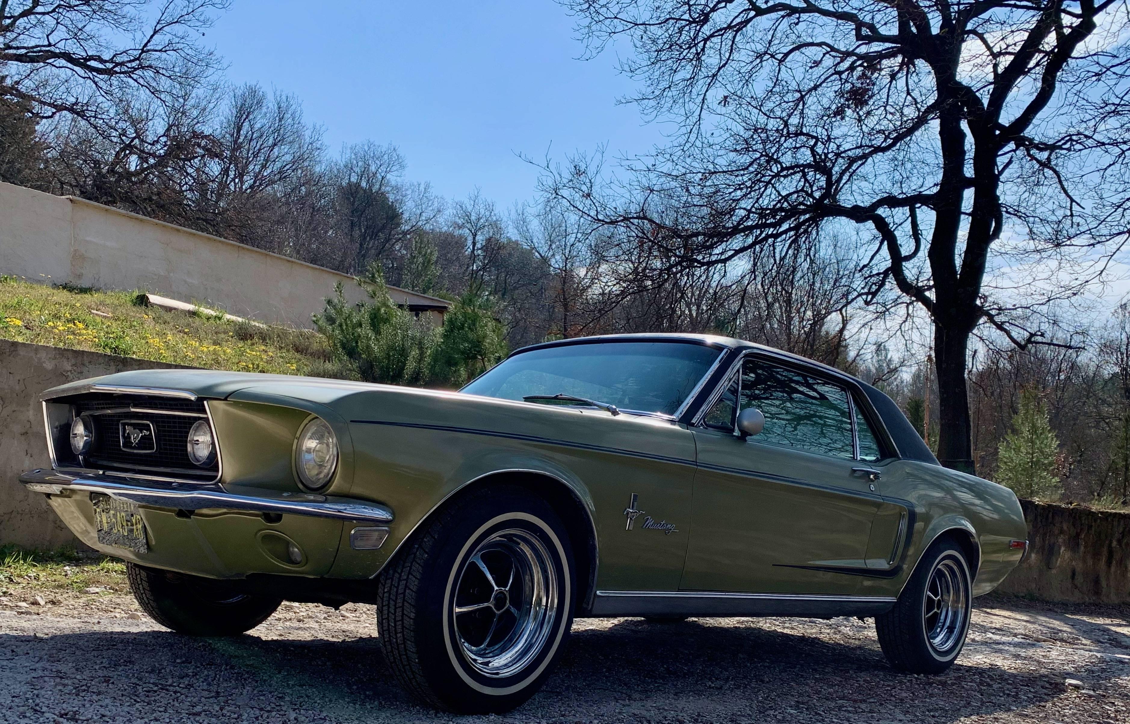 FORD MUSTANG CONVERTIBLE