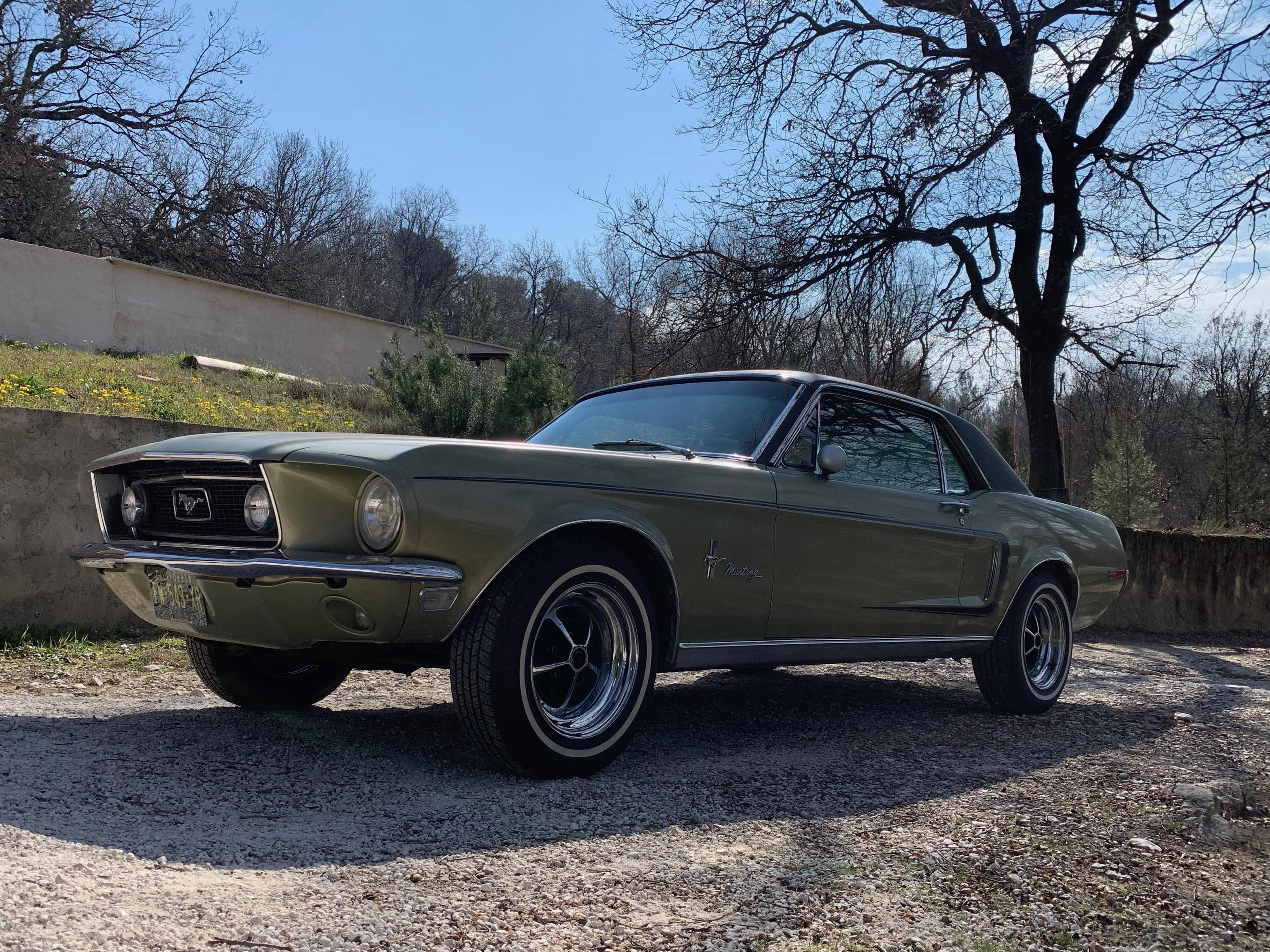 FORD MUSTANG CONVERTIBLE