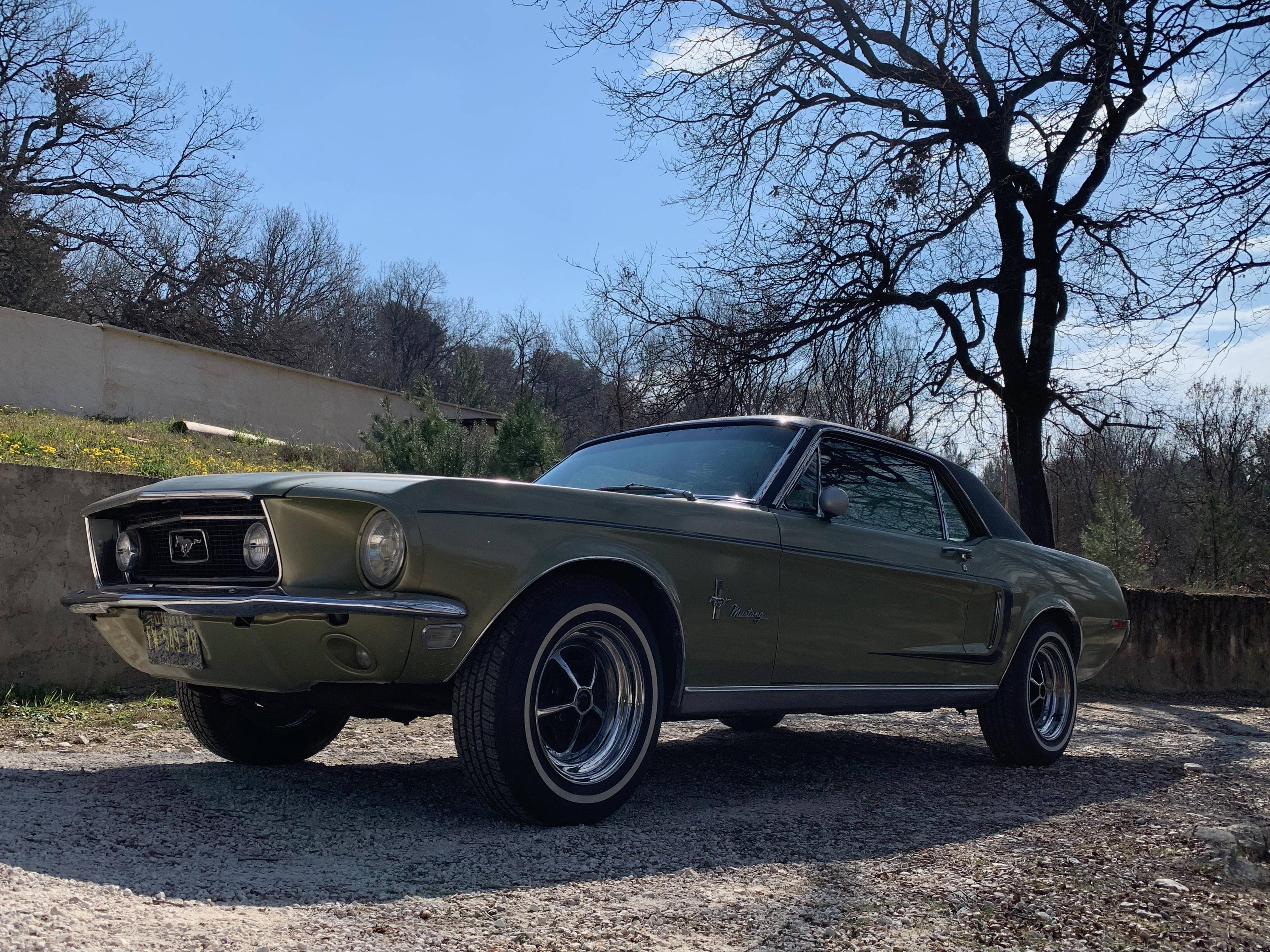 FORD MUSTANG CONVERTIBLE