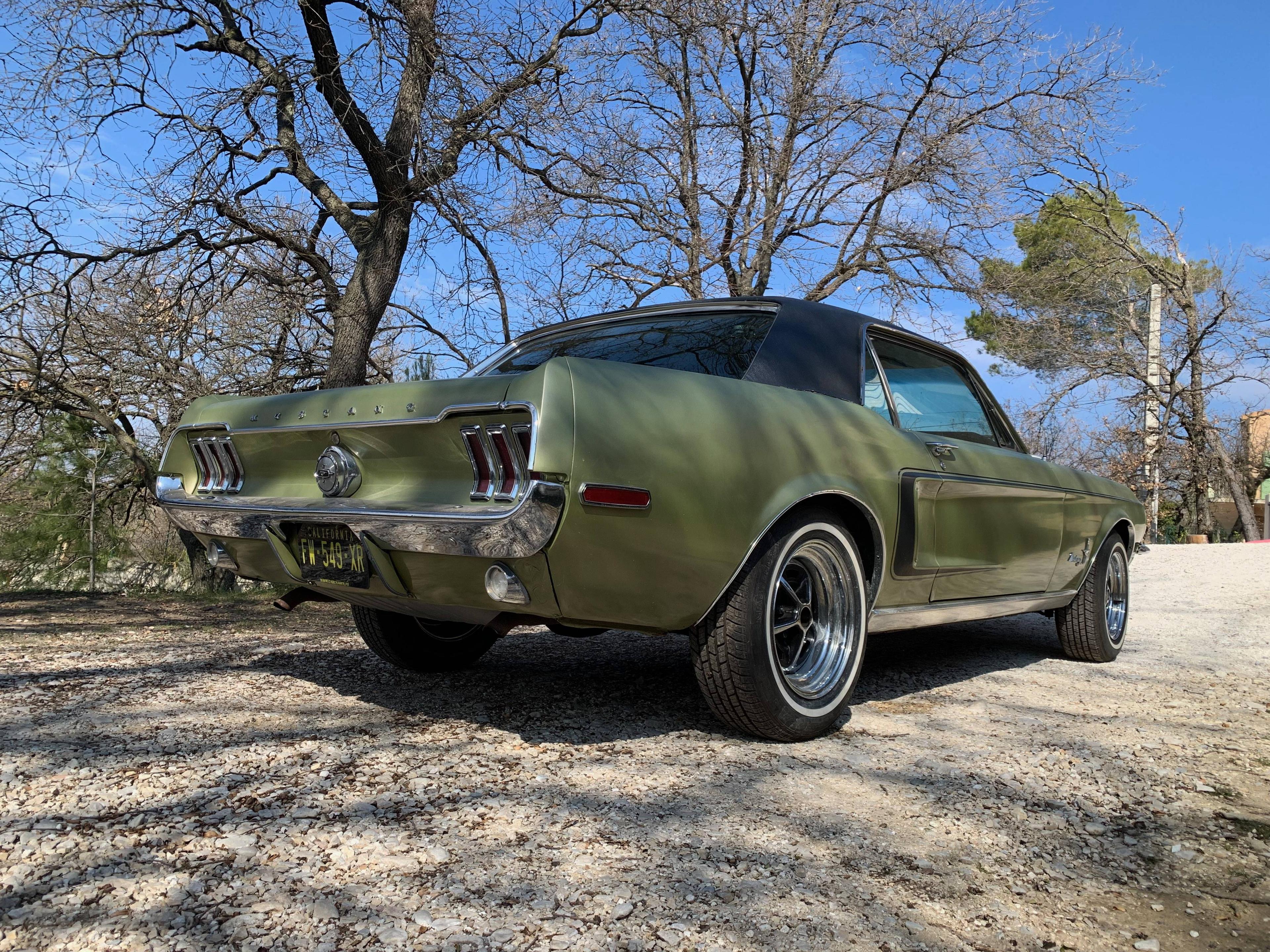 FORD MUSTANG CONVERTIBLE