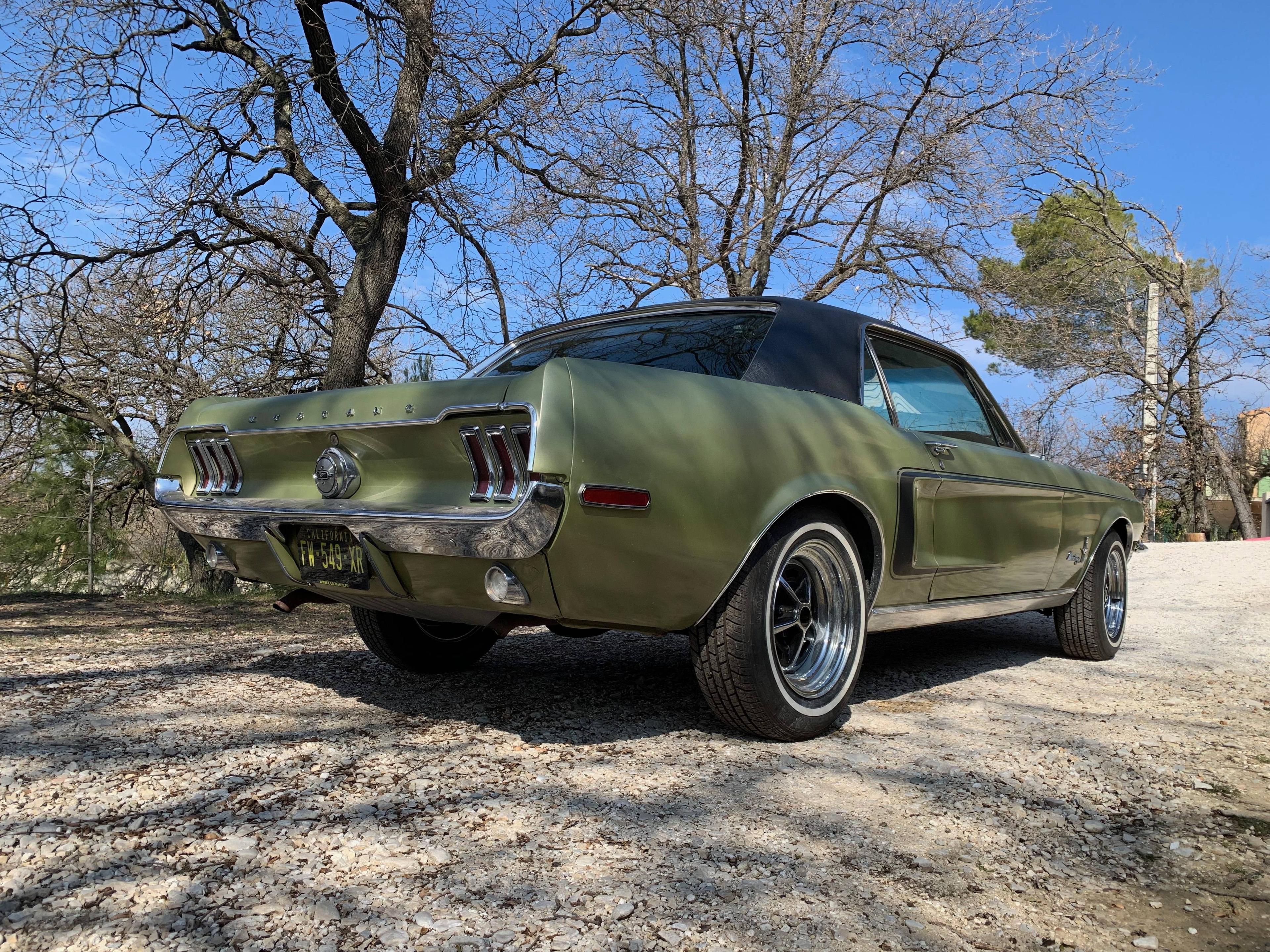 FORD MUSTANG CONVERTIBLE