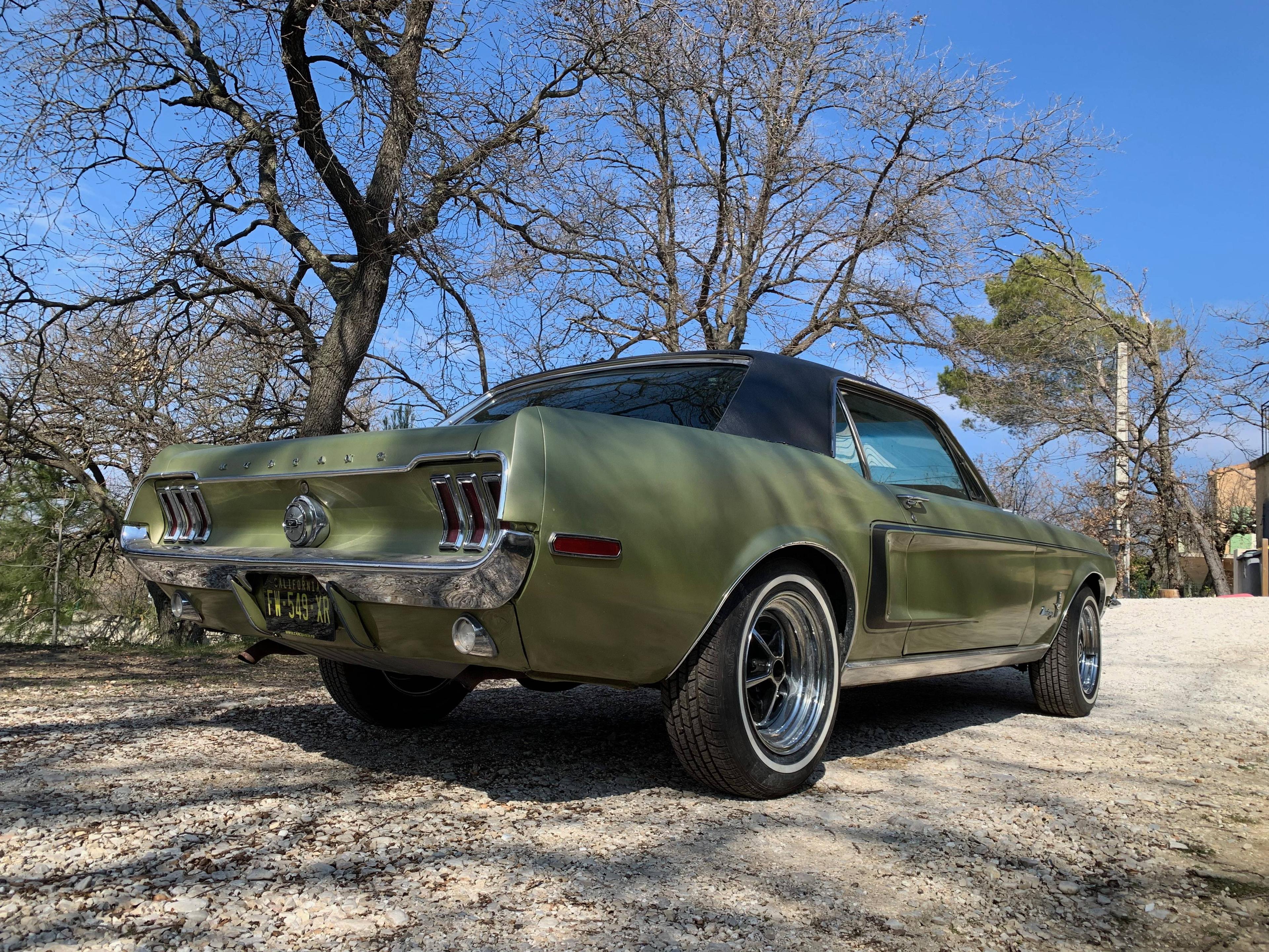 FORD MUSTANG CONVERTIBLE